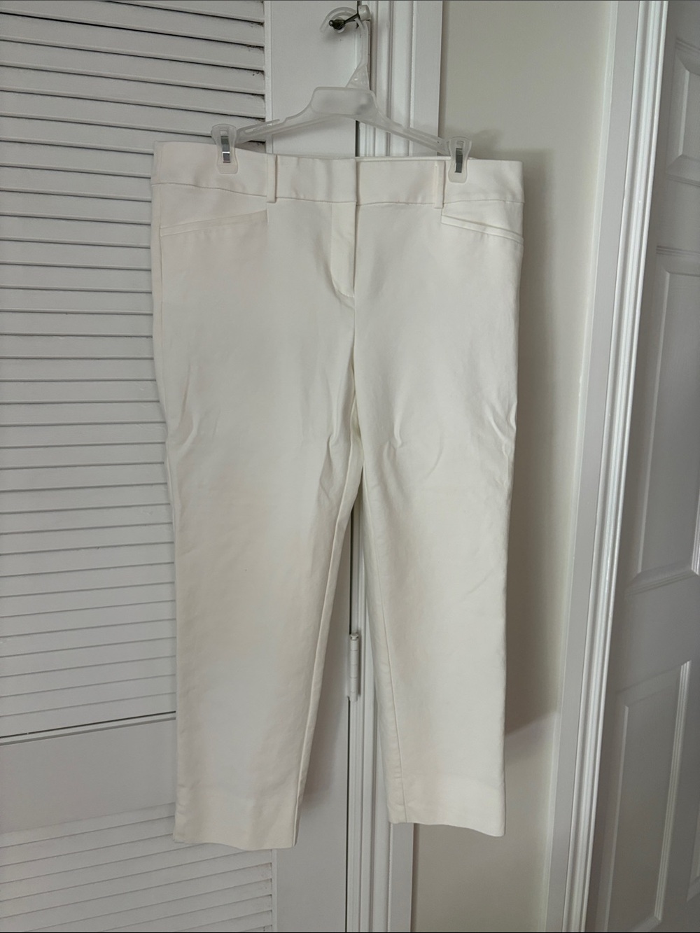 LOFT White Women's Pants - Tailored Cropped Style
